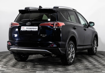 Подержанный автомобиль Toyota RAV4 2019 года (7 фото)