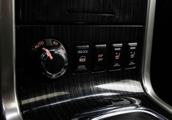 Подержанный автомобиль Nissan Pathfinder 2010 года (15 фото)