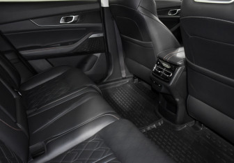 Подержанный автомобиль Changan UNI-K 2023 года (14 фото)