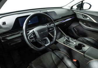 Подержанный автомобиль Omoda C5 2023 года (11 фото)