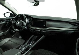 Подержанный автомобиль Skoda Octavia Liftback 2021 года (9 фото)