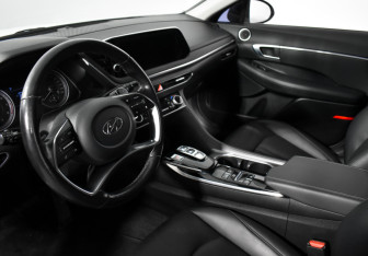 Подержанный автомобиль Hyundai Sonata 2020 года (9 фото)