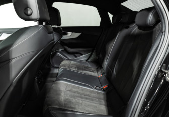 Подержанный автомобиль Audi A4 Sedan 2021 года (10 фото)