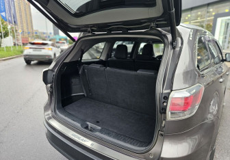 Подержанный автомобиль Toyota Highlander 2015 года (13 фото)