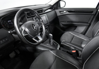 Подержанный автомобиль Renault Arkana 2019 года (9 фото)