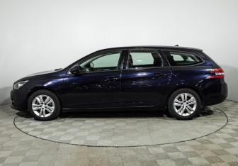 Подержанный автомобиль Peugeot 308 Wagon 2018 года (8 фото)