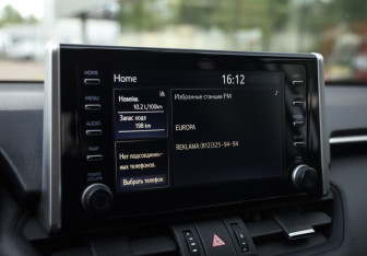 Подержанный автомобиль Toyota RAV4 2022 года (15 фото)