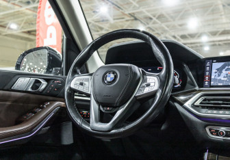Подержанный автомобиль BMW X7 2020 года (20 фото)