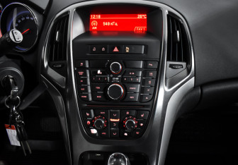 Подержанный автомобиль Opel Astra Hatchback 2011 года (16 фото)