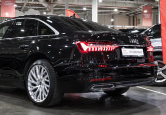 Подержанный автомобиль Audi A6 Sedan 2018 года (19 фото)