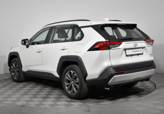 Подержанный автомобиль Toyota RAV4 2025 года (7 фото)