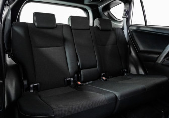 Подержанный автомобиль Toyota RAV4 2018 года (19 фото)