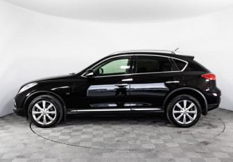 Подержанный автомобиль Infiniti QX50 2017 года (8 фото)