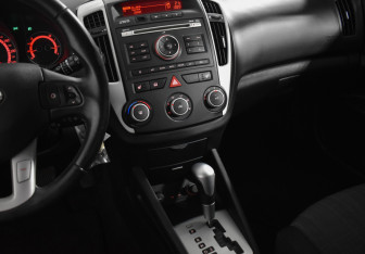 Подержанный автомобиль Kia Ceed Wagon 2011 года (18 фото)