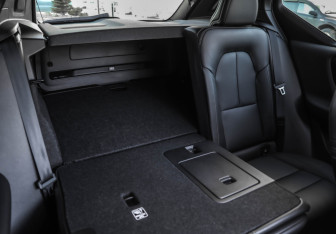 Подержанный автомобиль Volvo XC40 2021 года (32 фото)