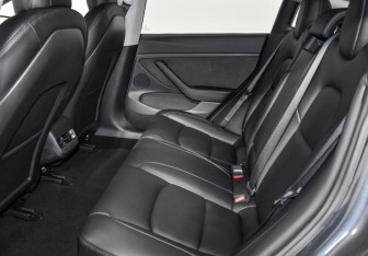 Подержанный автомобиль Tesla Model 3 2023 года (15 фото)