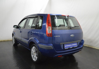 Подержанный автомобиль Ford Fusion 2006 года (7 фото)