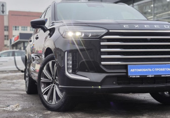 Подержанный автомобиль Exeed VX 2023 года (11 фото)