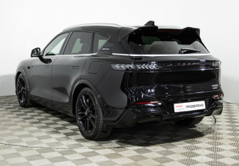 Подержанный автомобиль Voyah Free 2023 года (7 фото)