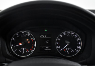 Подержанный автомобиль Skoda Octavia Liftback 2011 года (17 фото)