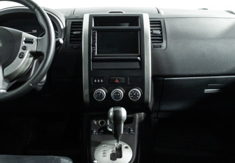 Подержанный автомобиль Nissan X-Trail 2012 года (14 фото)