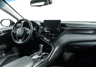 Подержанный автомобиль Toyota Camry Sedan 2021 года (9 фото)