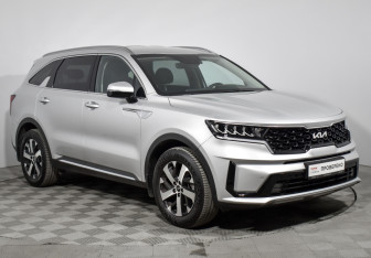 Подержанный автомобиль Kia Sorento 2022 года (3 фото)