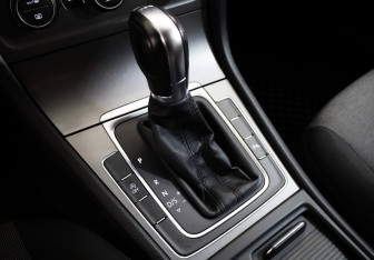 Подержанный автомобиль Volkswagen Golf Hatchback 2013 года (16 фото)