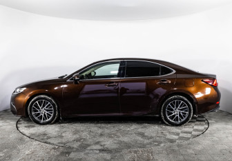 Подержанный автомобиль Lexus ES 2016 года (9 фото)
