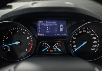 Подержанный автомобиль Ford Kuga 2016 года (15 фото)