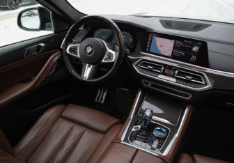 Подержанный автомобиль BMW X6 2021 года (15 фото)