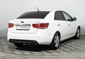 Подержанный автомобиль Kia Cerato Sedan 2011 года (5 фото)
