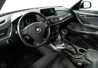 Подержанный автомобиль BMW X1 2013 года (11 фото)