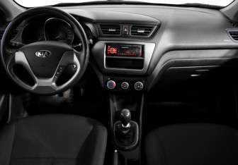 Подержанный автомобиль Kia Rio Sedan 2015 года (13 фото)