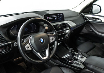Подержанный автомобиль BMW X3 2019 года (11 фото)
