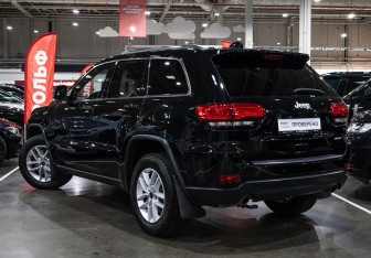 Подержанный автомобиль Jeep Grand Cherokee 2019 года (8 фото)