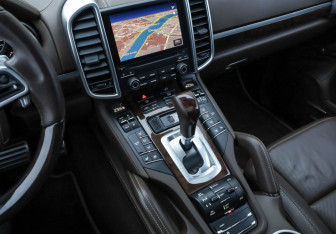 Подержанный автомобиль Porsche Cayenne 2016 года (24 фото)