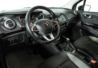 Подержанный автомобиль Renault Kaptur 2021 года (11 фото)