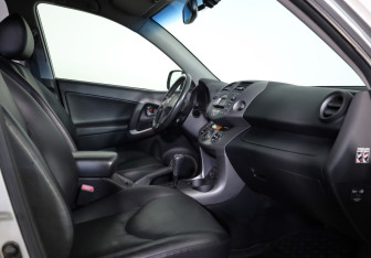 Подержанный автомобиль Toyota RAV4 2008 года (23 фото)