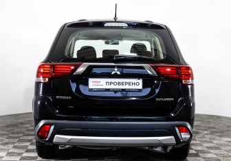Подержанный автомобиль Mitsubishi Outlander 2016 года (6 фото)