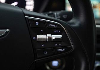 Подержанный автомобиль Genesis G90 2020 года (13 фото)