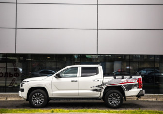 Подержанный автомобиль Mitsubishi L200 2025 года (10 фото)