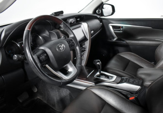 Подержанный автомобиль Toyota Fortuner 2018 года (9 фото)