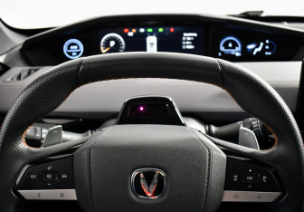 Подержанный автомобиль Changan UNI-V 2023 года (16 фото)