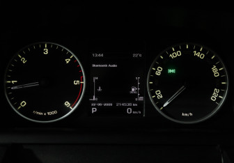 Подержанный автомобиль Land Rover Discovery 2013 года (12 фото)