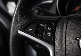 Подержанный автомобиль Opel Astra Hatchback 2012 года (14 фото)