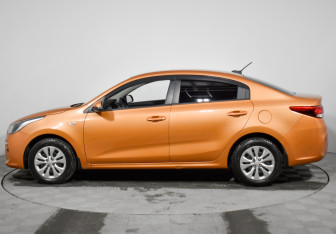 Подержанный автомобиль Kia Rio Sedan 2017 года (8 фото)