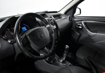 Подержанный автомобиль Renault Duster 2017 года (9 фото)