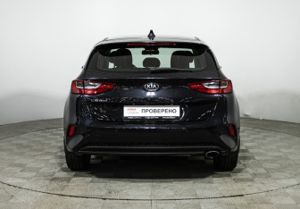Подержанный автомобиль Kia Ceed Hatchback 2019 года (6 фото)