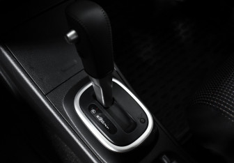 Подержанный автомобиль Nissan Tiida Hatchback 2011 года (11 фото)